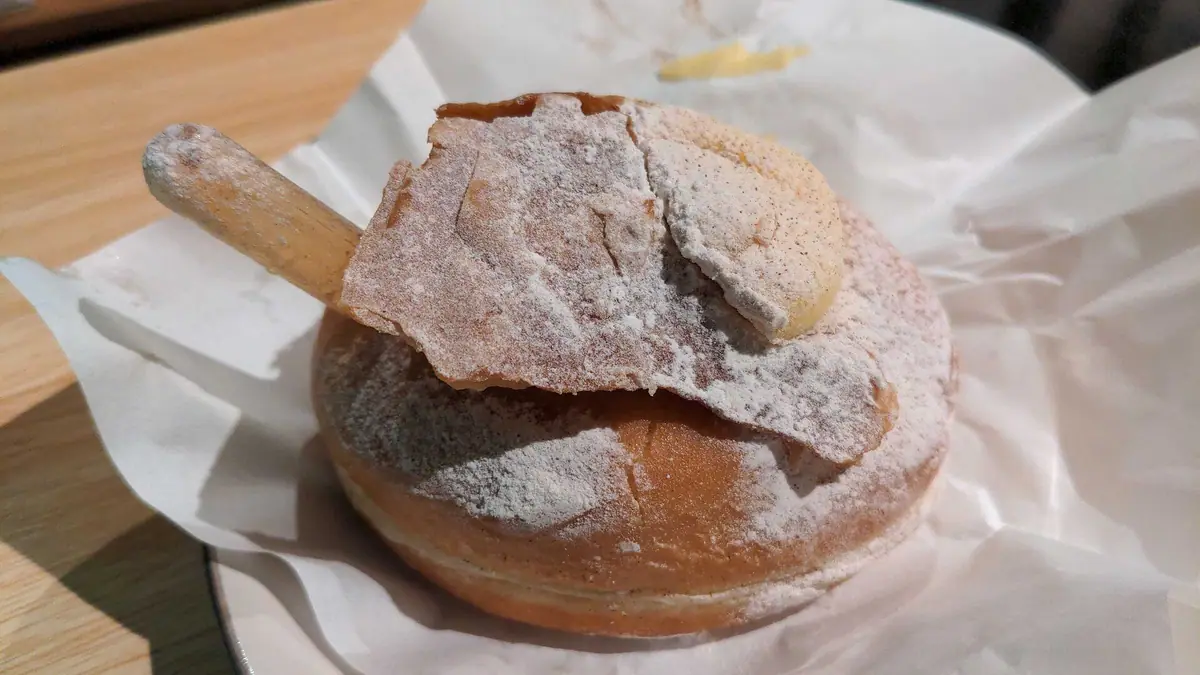 Donuts and Strawberry – doughnut shop in Bridlington town centre